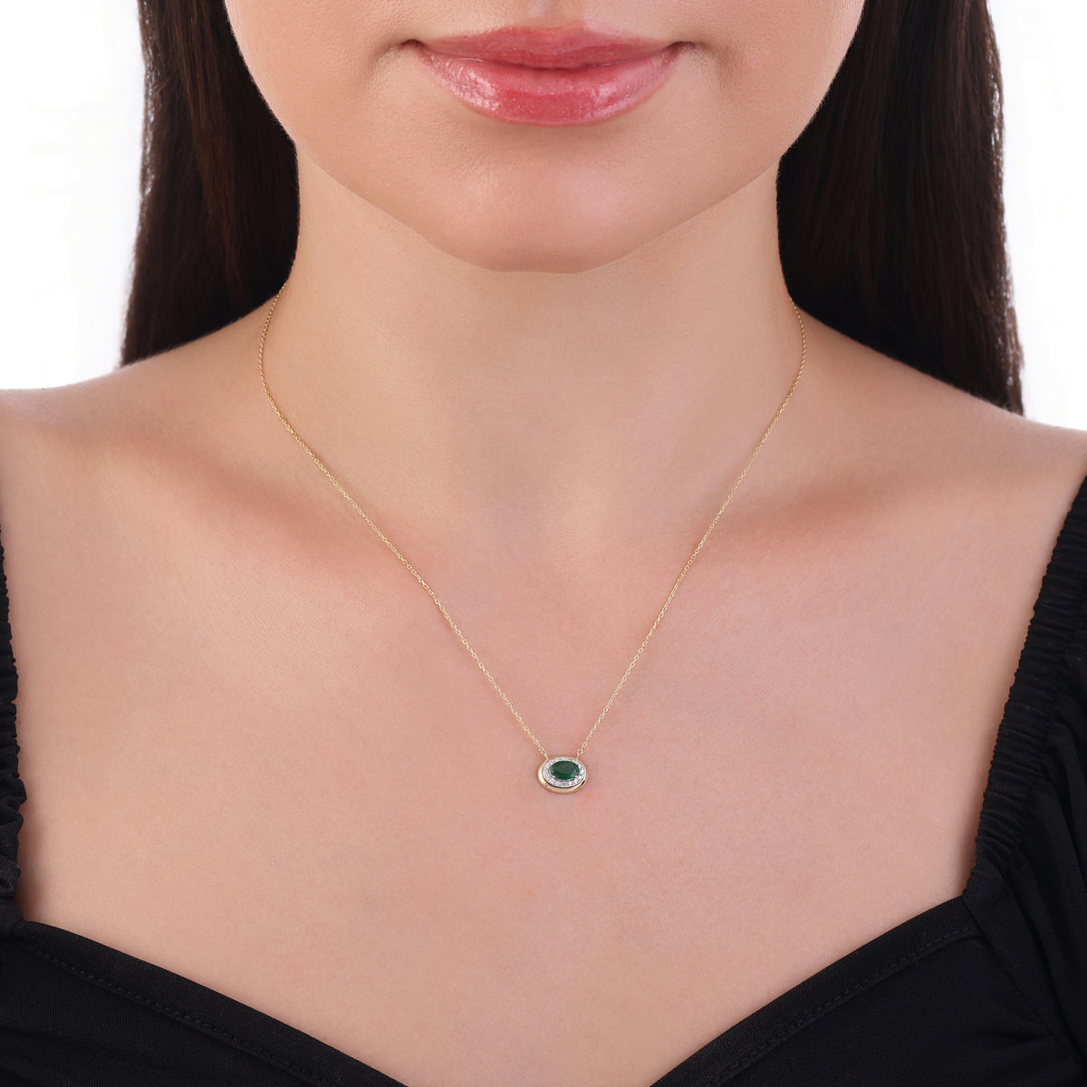 0.48 Karat Oval Zümrüt Pırlanta Kolye