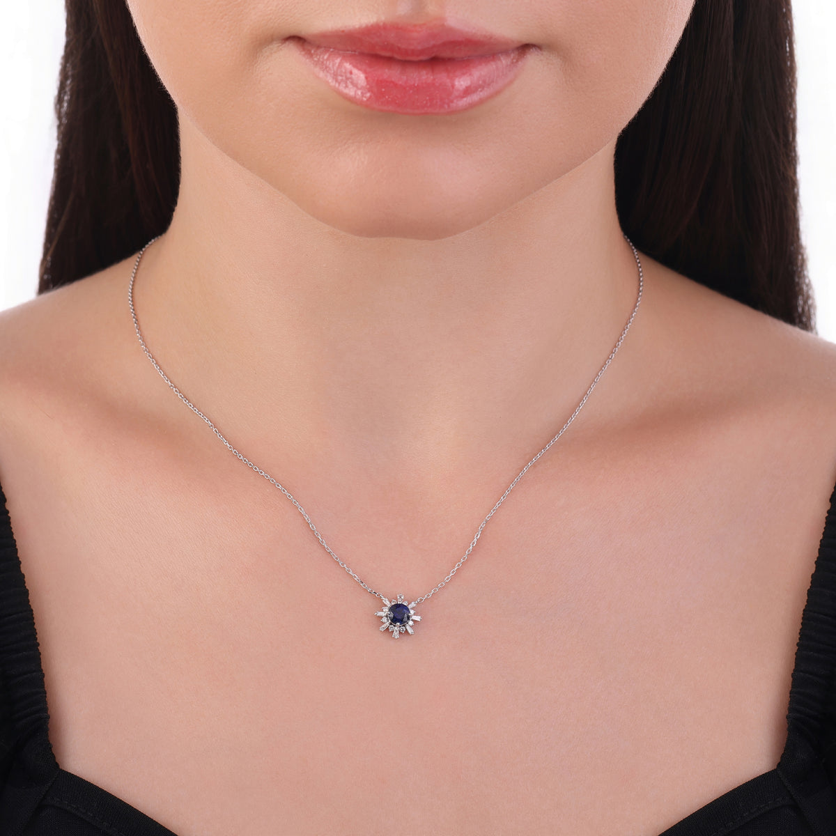 0.79 Karat Safir Baget Pırlanta Kolye
