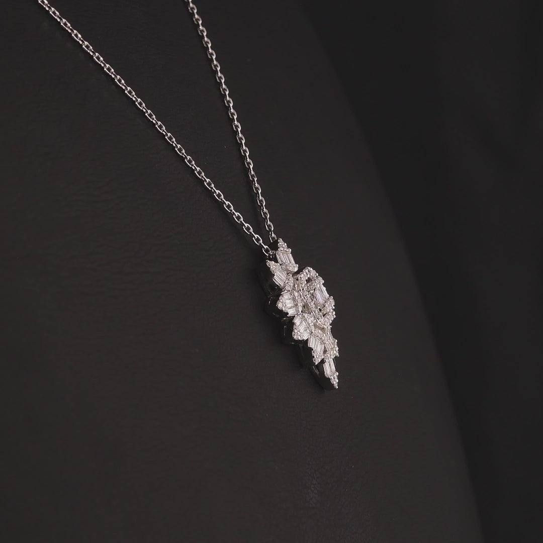 0.49 Karat Baget Pırlanta Kolye