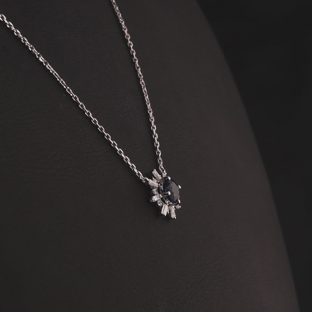 0.79 Karat Safir Baget Pırlanta Kolye