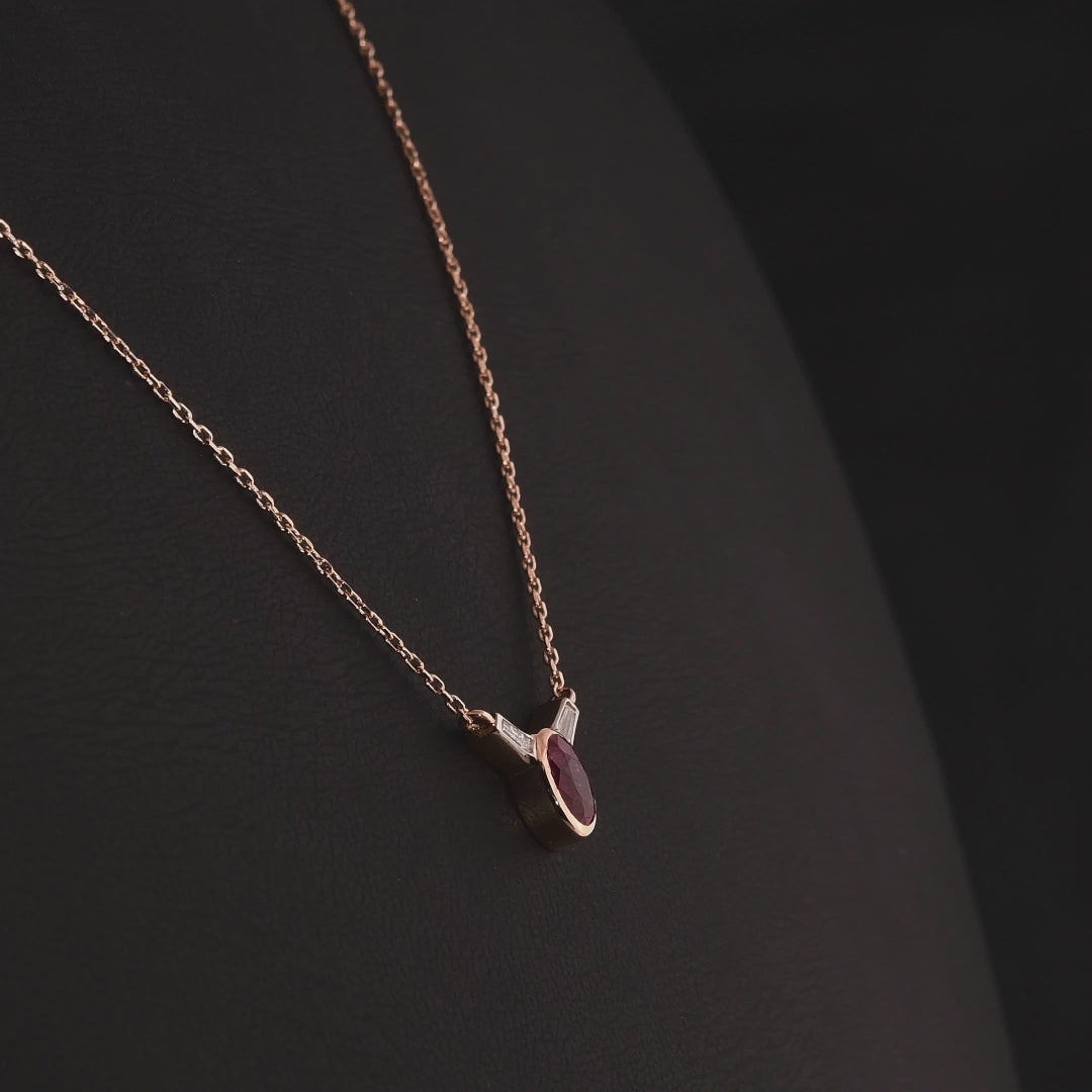 0.73 Karat Oval Yakut Baget Pırlanta Kolye